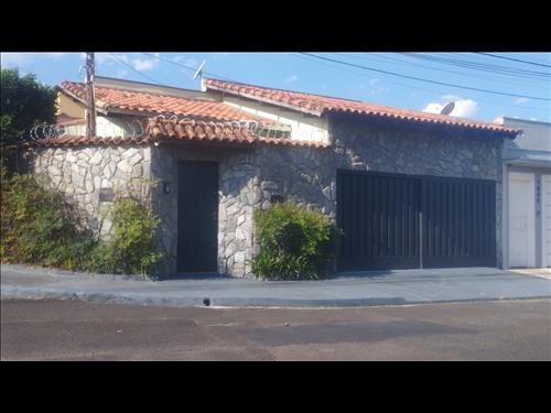 CASA / TERRENO DE ESQUINA DE 275 m² NA VILA SANTA RITA – FRANCA/SP
