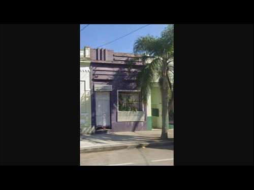 LEILÃO DE IMÓVEL - Uma casa de moradia, com material.
