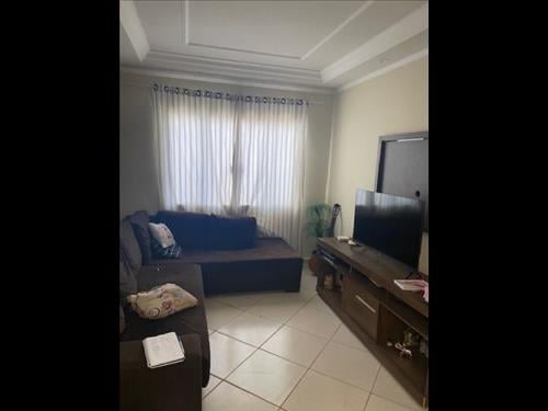 LOTE ÚNICO - TERRENO URBANO, COM ÁREA DE 250M², COM UMA CASA EM ALVENARIA DE 102,28M², EM JACAREZIN...