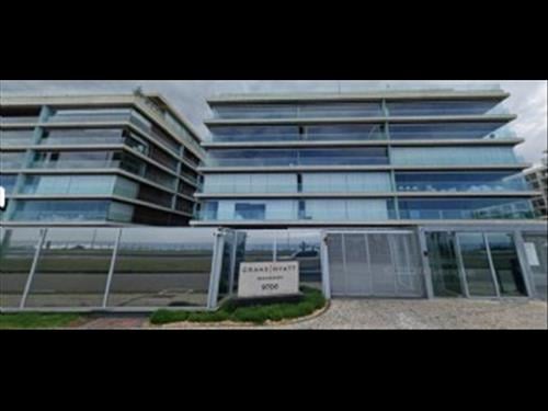Apartamento 408 do Bloco 02, situado na Avenida Lúcio Costa, nº 9600 (com numeração retificada para...