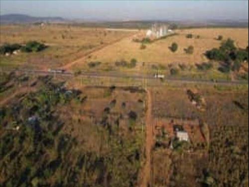 Lote nº 19 da Quadra 101, Av. Padre Francisco, loteamento denominado Vila Divinéia, Setor C, municí...