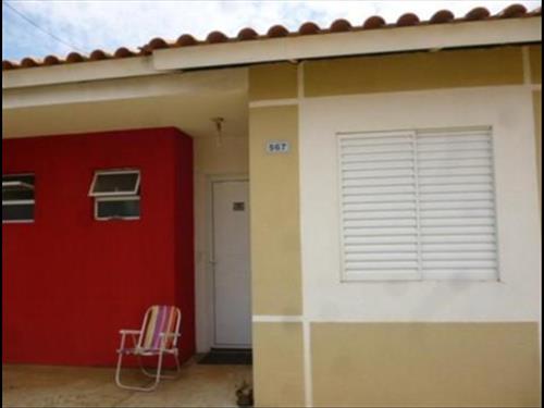 Direitos sobre Casa de Alvenaria - Condomínio Moradas, sala e cozinha conjugadas, 2 quartos e banhe...