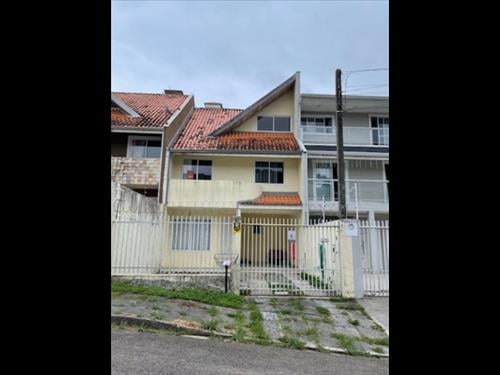 Imóvel residencial (sobrado em condomínio), com 133,04m² de área construída, em São José dos Pinhai...