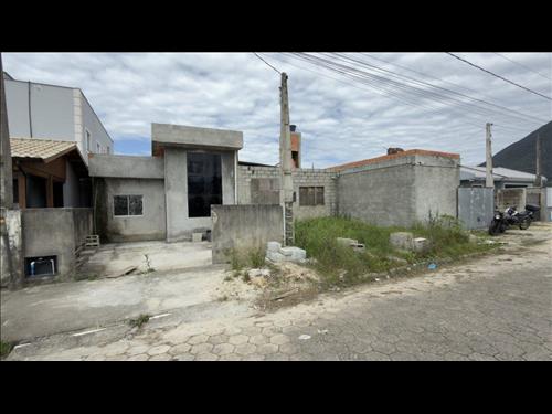 TERRENO URBANO, com 300m² de área total privativa (medindo 12m de frente, 12m de fundos, 25m do lad...