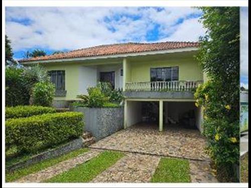 Terreno com área de 788,38m², contendo uma casa com área de 316,27m²