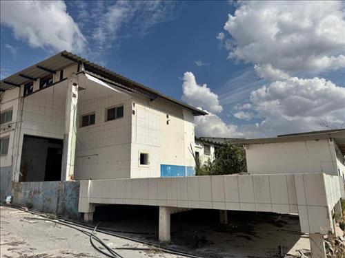 LOTE 001        FALÊNCIA LATICÍNIOS DONA BEJA - Área de 3....