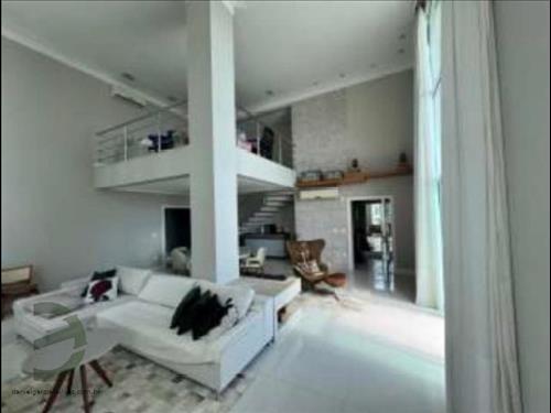 LOTE 016        Apartamento e Vagas de Garagem