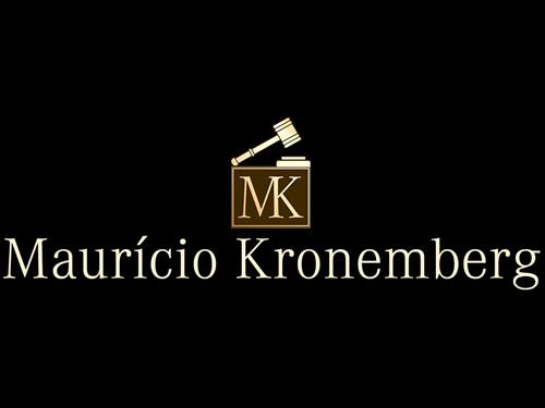 Localizada no Condomínio Maramar e com área de terreno de 240,00m2.