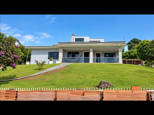 Casa sobre terreno de 1.214m² - Ouro, SC