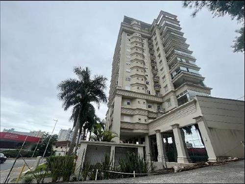Loja Comercial no 'Ed. Maison Soleil' - Centro - Joinville/SC