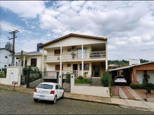 LOTE 001        FRAÇÃO DE 1/3 DE CASA (NÃO AVERBADA) NO BA...