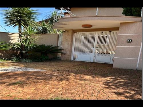 LOTE 001        SOBRADO localizado no Jardim Canadá na cid...
