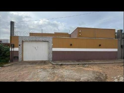 Casa, Padrão, Ocupado, 1 vaga(s) de garagem.