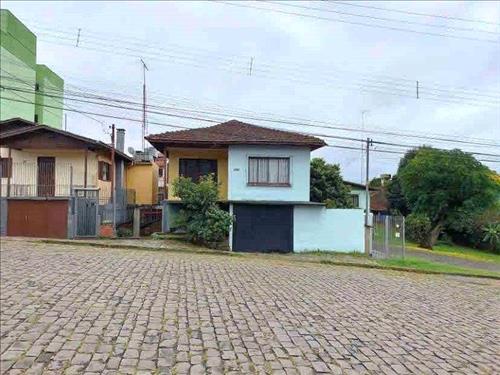 Terreno urbano, com área de 330,00 m², contendo um PRÉDIO DE ALVENARIA com dois pavimentos, sito à ...