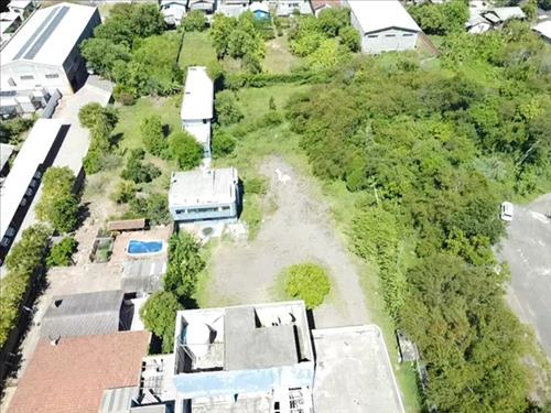 Instalações p/ empreendimento comercial c/ diversos prédios e casa, c/ aprox. 2.302,30m² de constr....