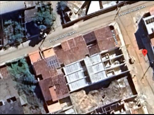 Casas residenciais situadas à Rua Equador, no bairro Vila Bretas, Governador Valadares/MG