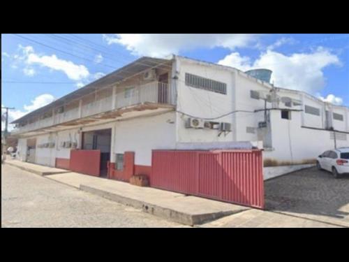 LOTE 2974        IMÓVEL CONSTITUÍDO POR GALPÕES COM ÁREAS...