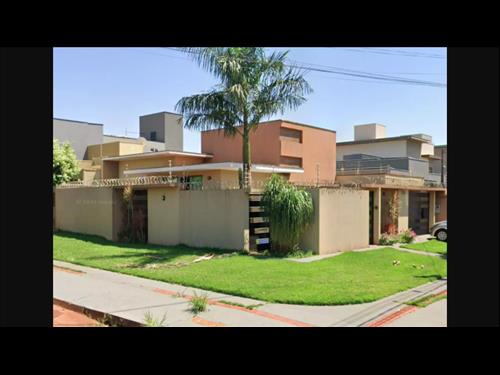 Dourados-MS - Casa nº 02 – Condomínio Residencial Corassi I, situada no paviment...