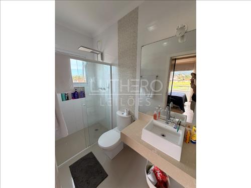 SOBRADO no Cond. Vila dos Ipes, A.T 160m², A.C 228m², 3 dorms (1suite), área de lazer com piscina, ...