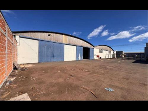 Terreno de 1.532,57 m² e um barracão de 768,30m², Av. Maracanã 407, Vila Industrial, Arapongas/PR -...