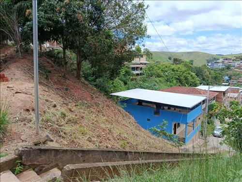 IMÓVEL URBANO COM ÁREA TOTAL DE  243,57 m² EM MIRADOURO-MG