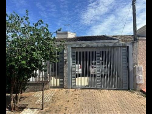 Casa de 130m² - Jardim Petrópolis, Arapongas/PR | Sinal a partir de 30% e Saldo Financiado em até 2...