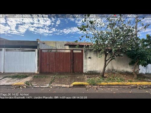 Casa - 52m² de área privativa, 100m² de área do terreno, com vaga de garagem