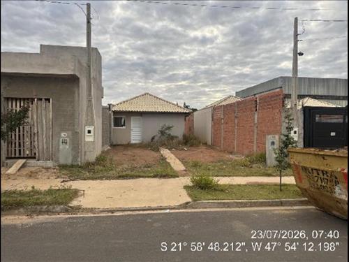 Casa - 46,05m² de área privativa, 235,67m² de área do terreno, com vaga de garagem